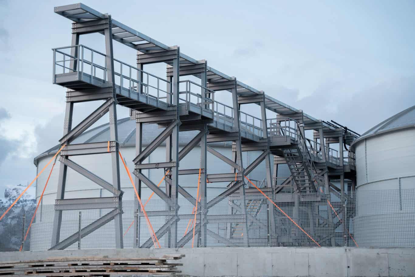 Fiberglass for fish oil factory on Værøy
