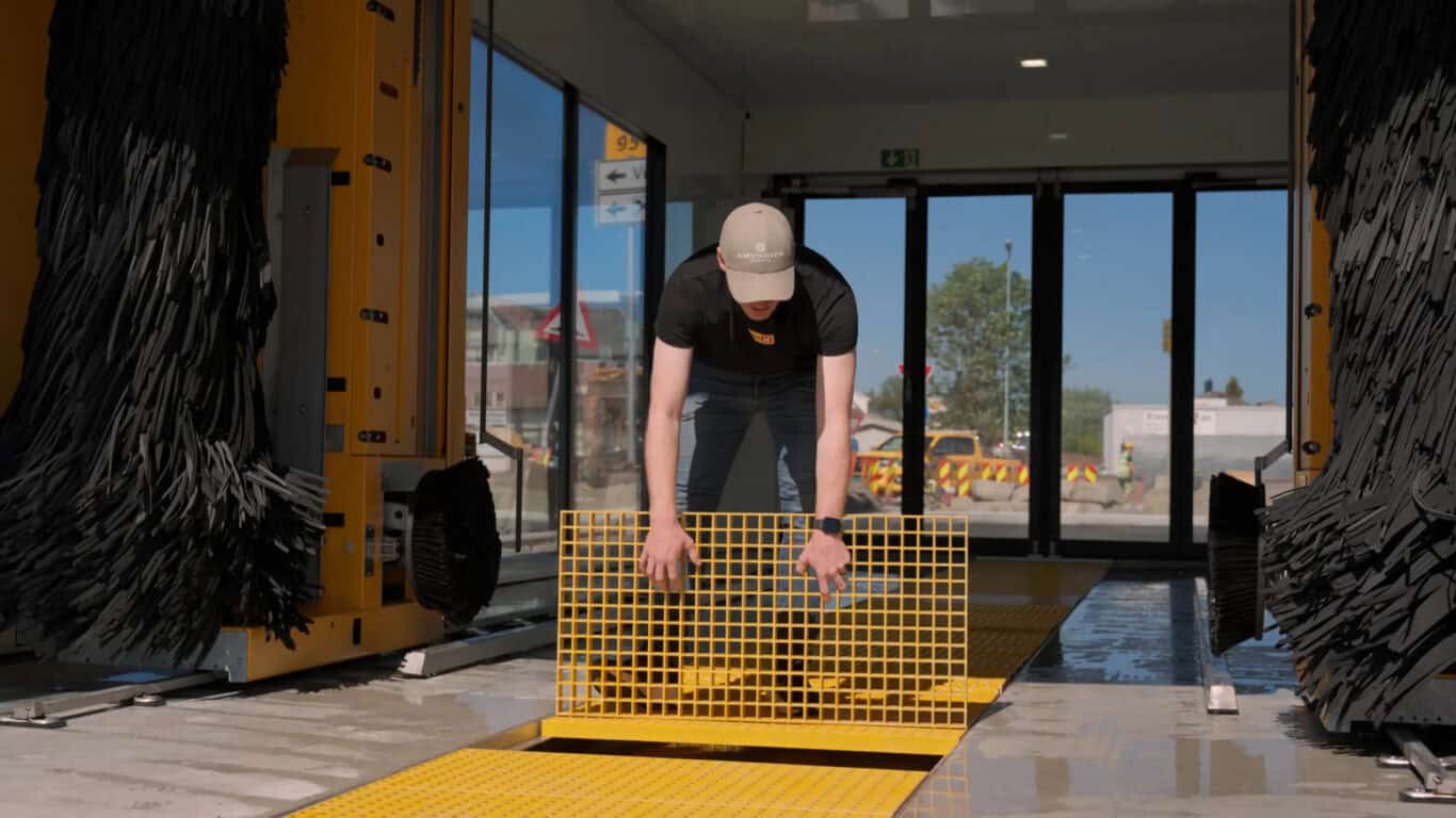 Uno X sine Svanemerkede vaskehaller bruker glassfiber til å redusere sink i vaskevannet.