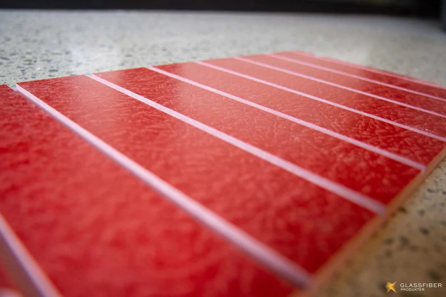 Røde isolasjonsplater fra Glassfiber Produkters eksisterende produktmateriale